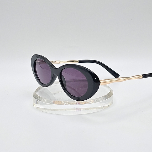 Monroe(sunreader) - Picture 2 of 4